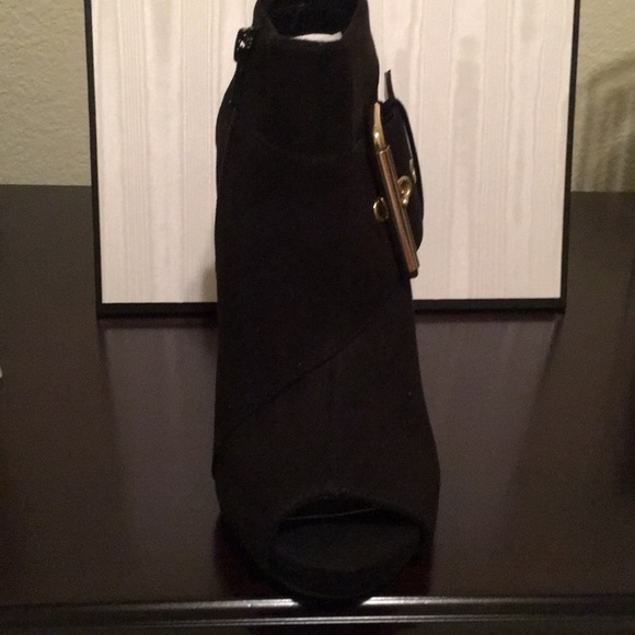 Shoes - Picture 3 of 3